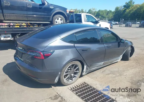 2022 Tesla Model 3 Long Range Dual Motor All-Wheel Drive z USA, uszkodzony, nr VIN 5YJ3E1EB7NF323825